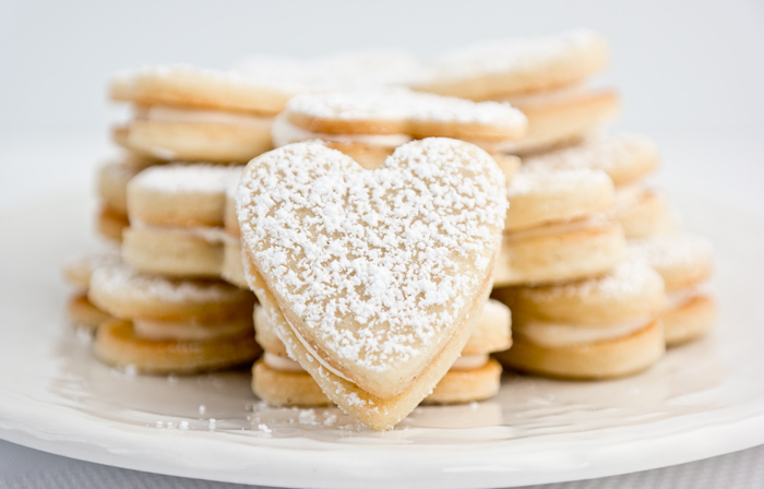 vanilla curd sandwich cookie