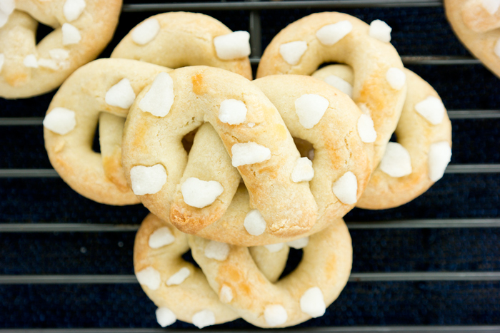 pearl-sugar-butter-pretzels