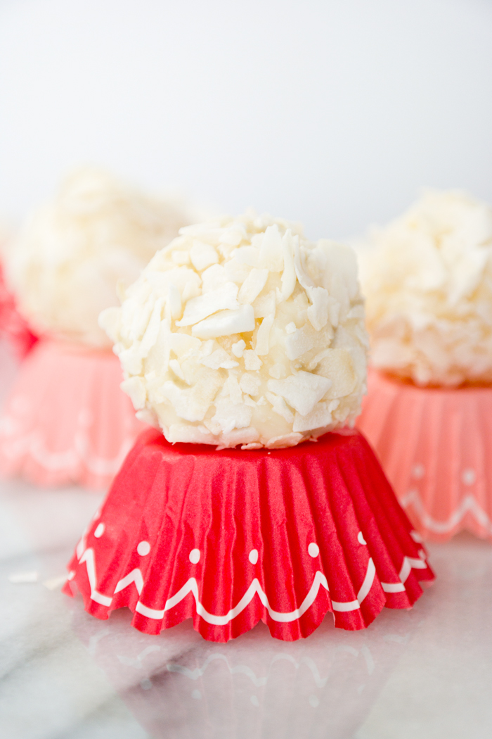 creamy-coconut-truffles