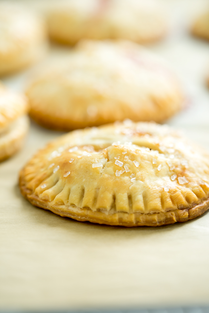 Easy Peachy Hand Pies. Sweet, juicy, ripe peaches in cute little individual buttery crusted hand pies. You'll love to bake of this recipe! | thesugarcoatedcottage.com