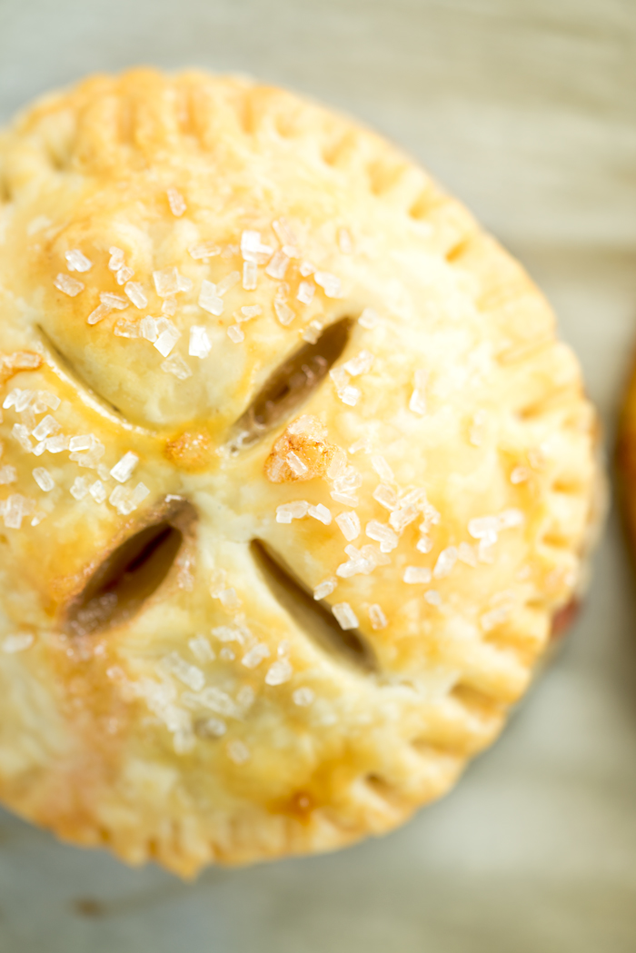 Easy Peachy Hand Pies. Sweet, juicy, ripe peaches in cute little individual buttery crusted hand pies. You'll love to bake of this recipe! | thesugarcoatedcottage.com