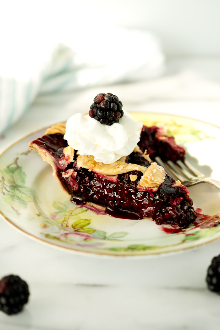 Scrumptious Black Berry Pie recipe! Plump, juicy, sweet, tart black berries gathered in a flaky, buttery, tender crust! | thesugarcoatedcottage.com