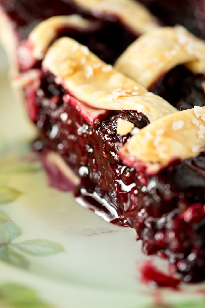 Scrumptious Black Berry Pie recipe! Plump, juicy, sweet, tart black berries gathered in a flaky, buttery, tender crust! | thesugarcoatedcottage.com