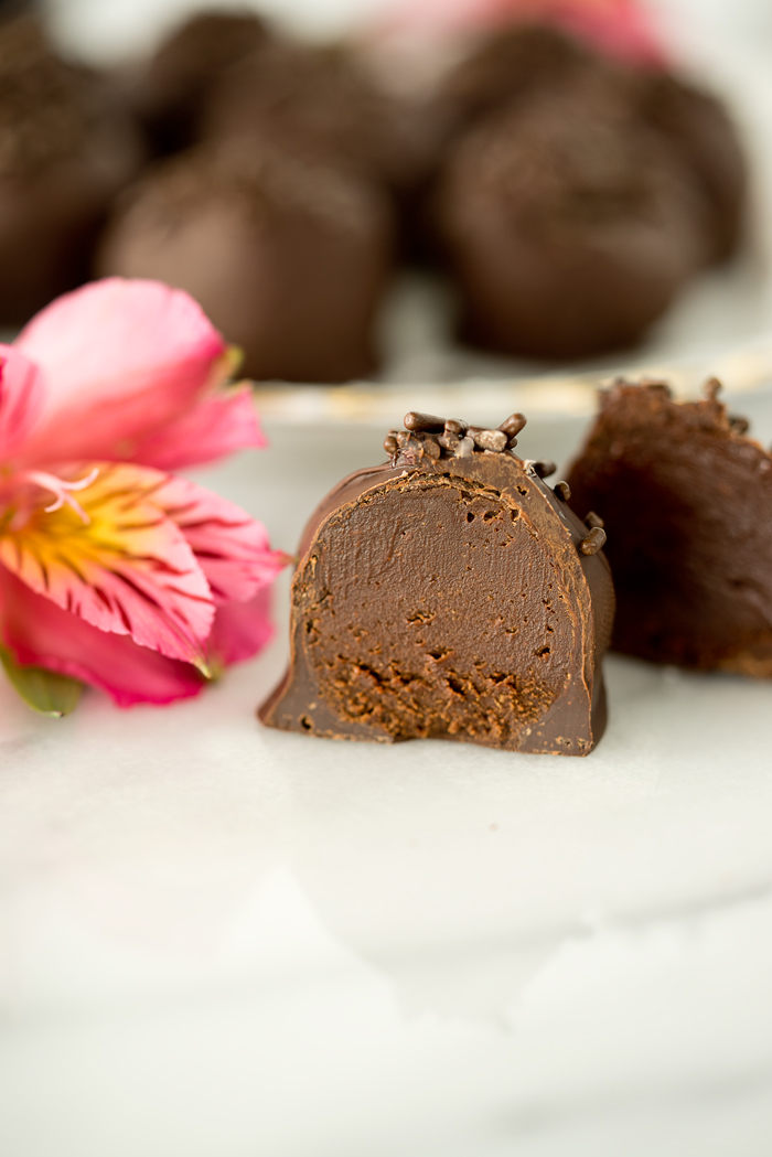 Robust Chocolate Espresso Truffles. Chocolate that snaps on the outside, smooth, creamy espresso center. You need this chocolate recipe! | thesugarcoatedcottage.com