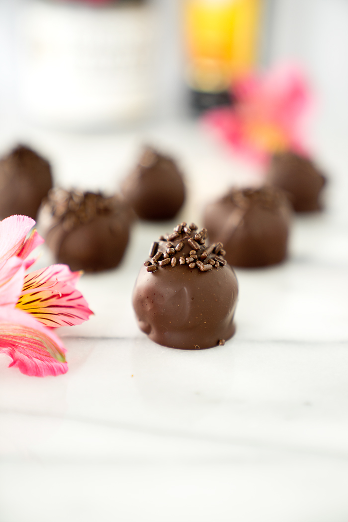 Robust Chocolate Espresso Truffles. Chocolate that snaps on the outside, smooth, creamy espresso center. You need this chocolate recipe! | thesugarcoatedcottage.com