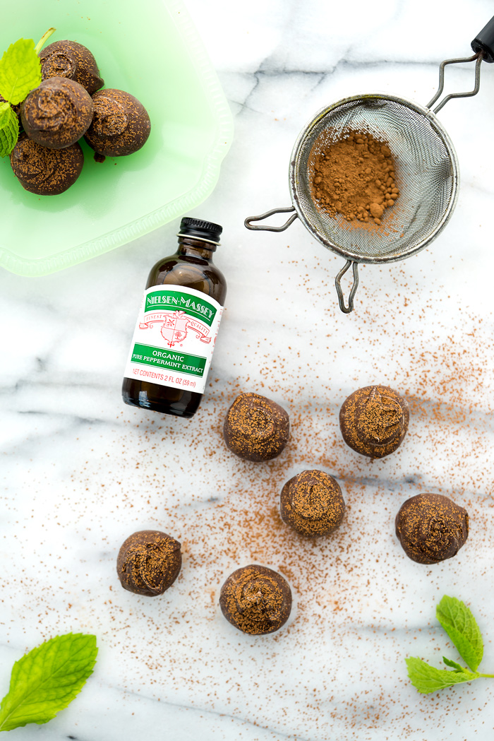 4 Ingredient Peppermint Truffles. The best peppermint truffles! | #nobake #recipe #chocolate #candy | thesugarcoatedcottage.com