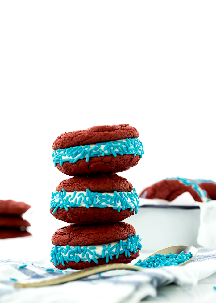 Red Velvet Marshmallow Cream Whoopie Pies. Delicious and easy to make!! | thesugarcoatedcottage.com #recipe #cake #whoopiepie #duncanhines
