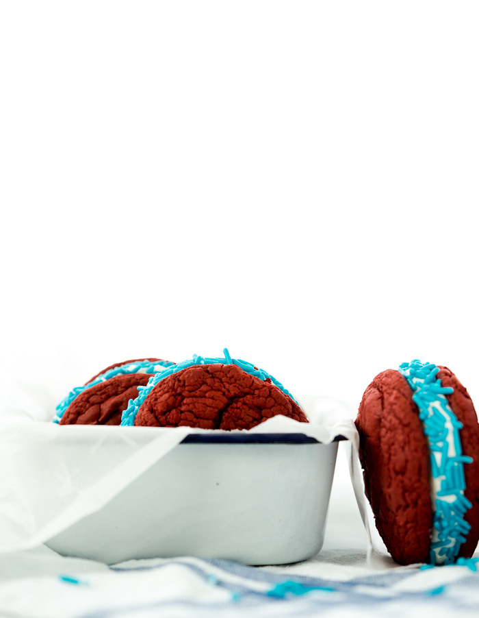 Red Velvet Marshmallow Cream Whoopie Pies. Delicious and easy to make!! | thesugarcoatedcottage.com #recipe #cake #whoopiepie #duncanhines 