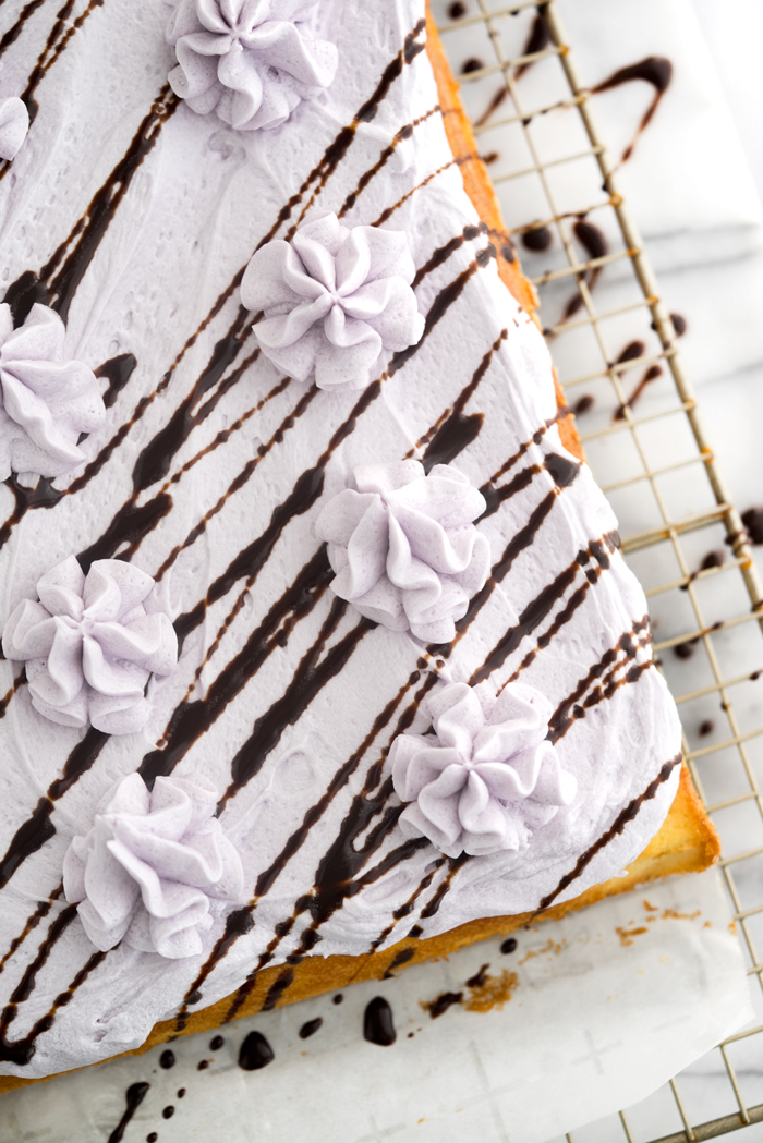 5 Ways To Jazz Up A Sheet Cake. Layer cakes aren't your thing but still need a pretty cake? This ones for you. | thesugarcoatedcottage - #cake, #sheetcake, #frosting, #sprinkles, #simple