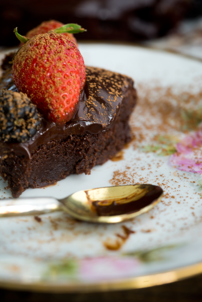 Fudgy Ganache Brownie Cake. Rich fudgy brownie slathered in creamy ganache and topped with fresh berries. | thesugarcoatedcottage.com #brownies #cake