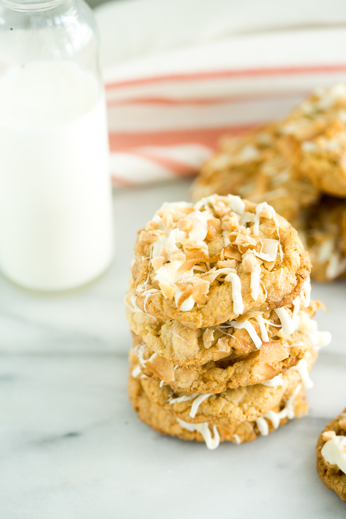White Chocolate Coconut Toffee Cookies. These best flavors all in one cookie. | thesugarcoatedcottage.com | #cookie #whitechocolate #coconut #toffee