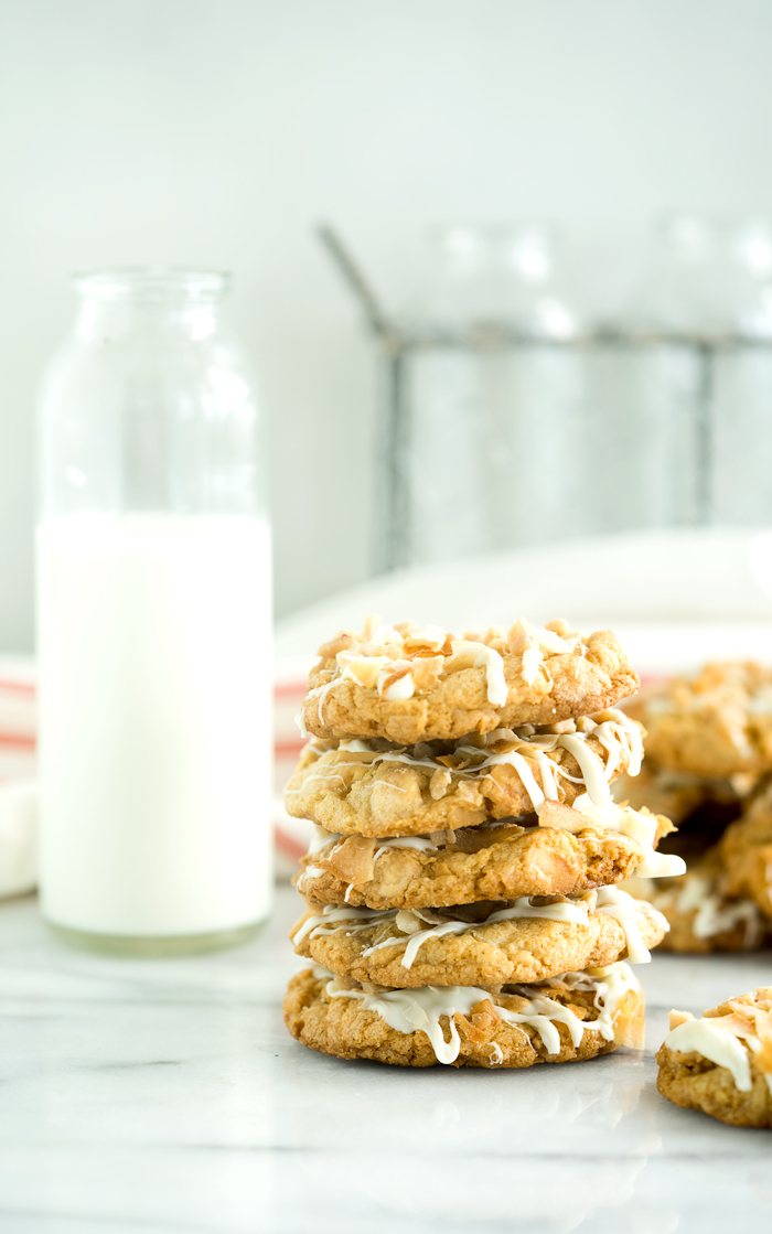 White Chocolate Coconut Toffee Cookies. These best flavors all in one cookie. | thesugarcoatedcottage.com | #cookie #whitechocolate #coconut #toffee