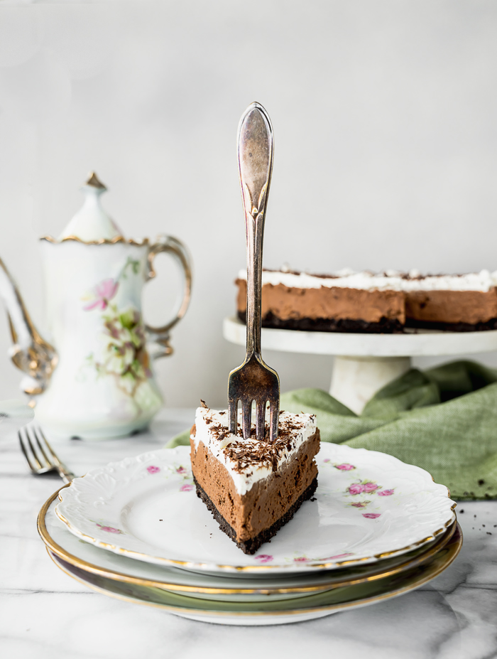 No Bake Chocolate Espresso Mousse Tart. NO BAKE!! Smooth creamy chocolate espresso mousse with a crunchy (but sturdy) cookie crust. | no bake, tart, ganache