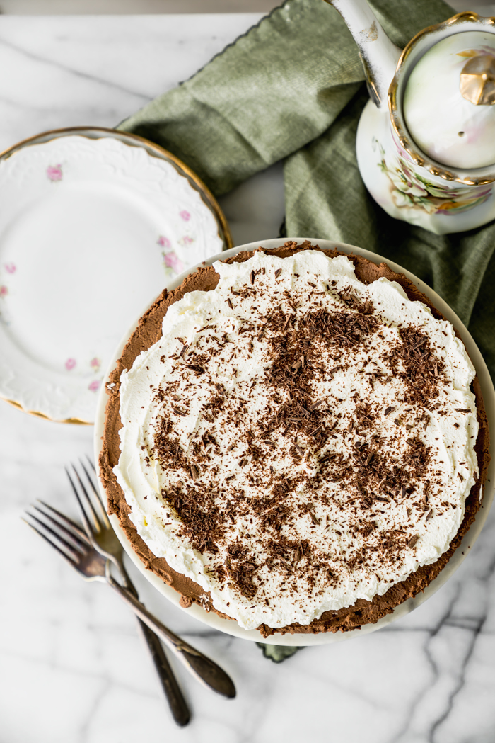 No Bake Chocolate Espresso Mousse Tart. NO BAKE!! Smooth creamy chocolate espresso mousse with a crunchy (but sturdy) cookie crust. | no bake, tart, ganache