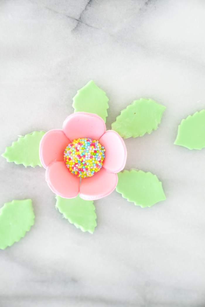 Spring Inspired Gumpaste Flowers Tutorial. | thesugarcoatedcottage.com #cakedecorating #gumpasteflowers #gumpaste #howto #tutorial 