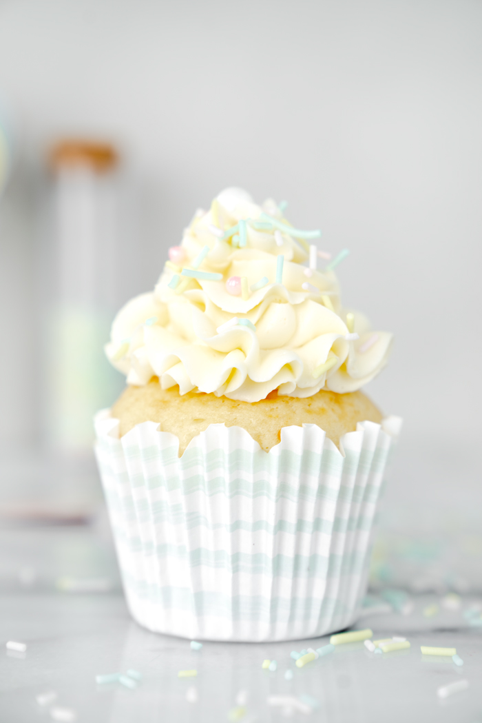 The best vanilla cupcake recipe. Sweet, buttery and full of vanilla flavor. | thesugarcoatedcottage.com #cupcakes #buttercream #vanillacupcake #cake #recipe