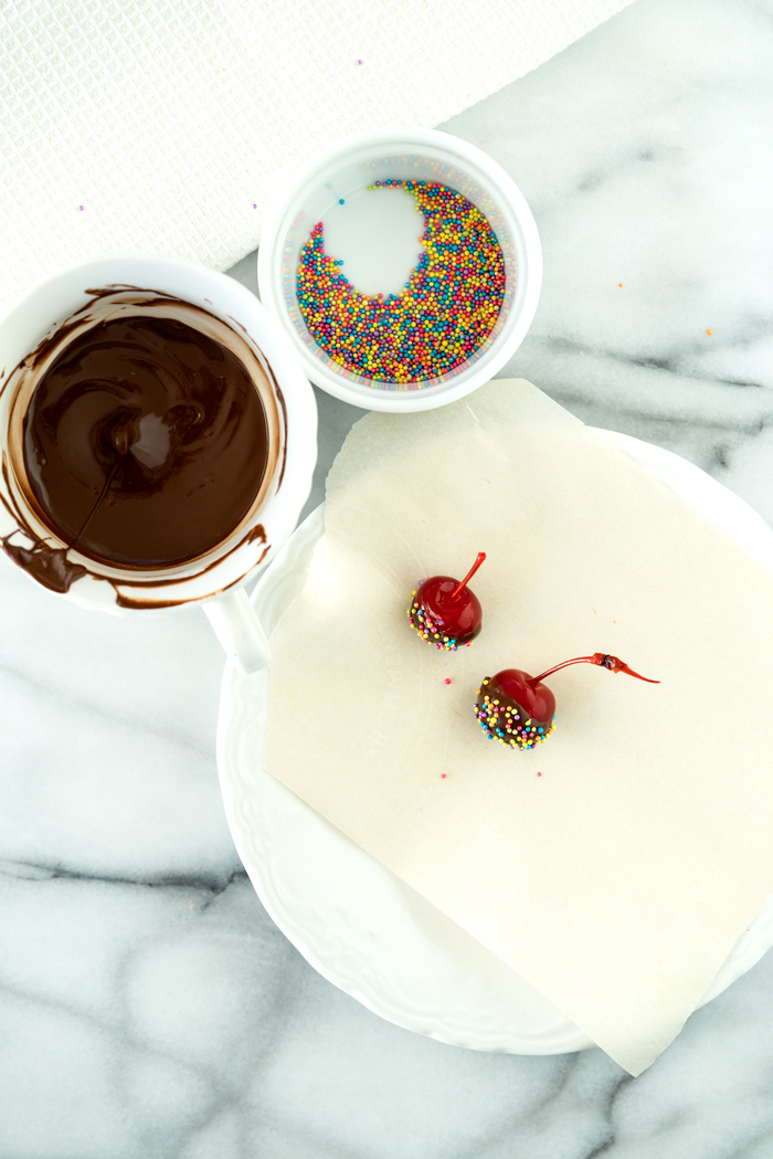 How to make Chocolate Dipped Cherries - the cutest treat or decoration. Tips to make sure they are perfect. #cherries #chocolatecherry #cakedecorating