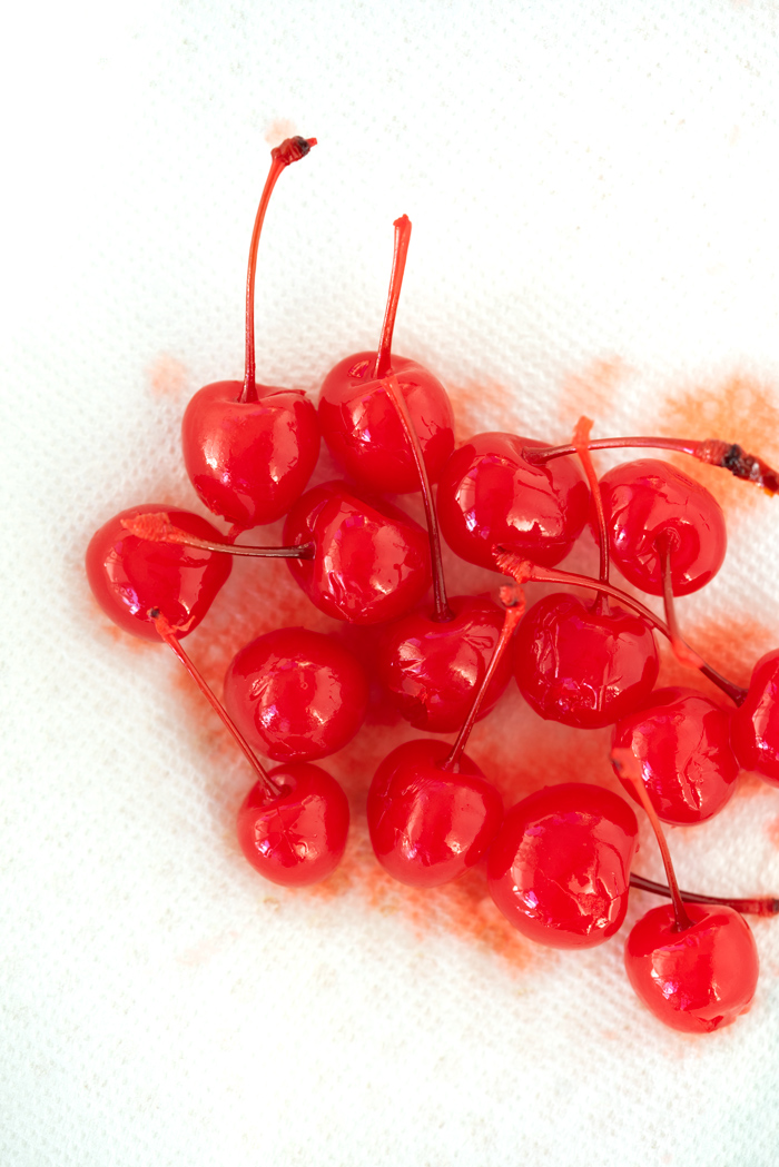How to make Chocolate Dipped Cherries - the cutest treat or decoration. Tips to make sure they are perfect. #cherries #chocolatecherry #cakedecorating