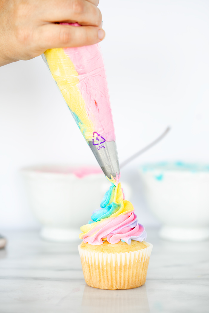 Rainbow buttercream tutorial complete with photos. Now you can make pretty rainbow rosettes and decorations. #cake decorating #cake #buttercreamtutorial