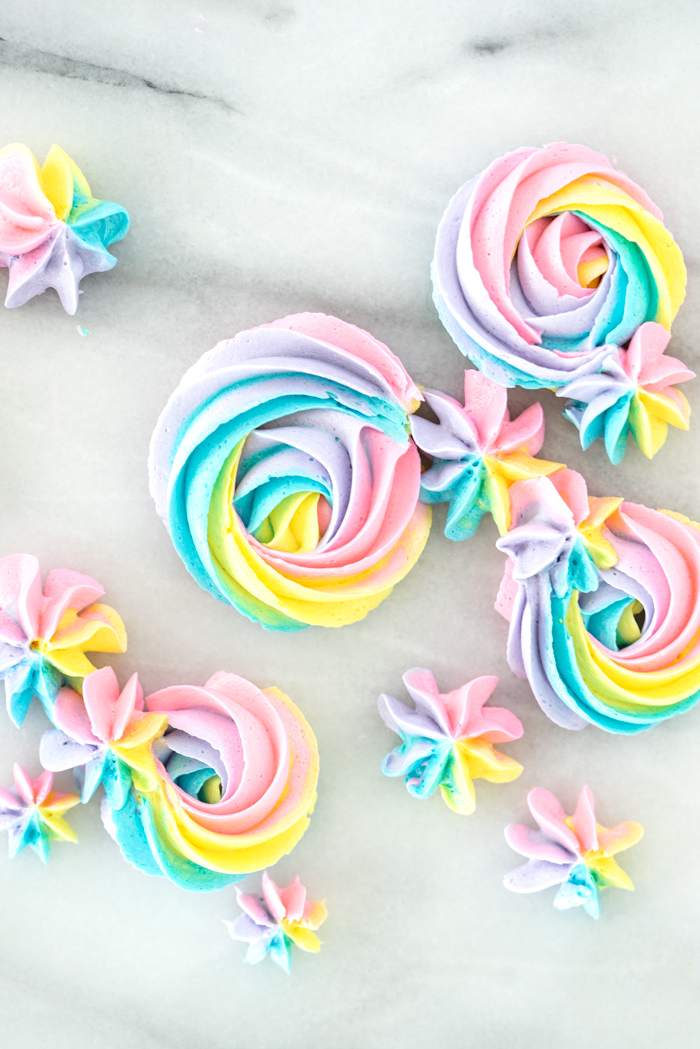 Rainbow buttercream tutorial complete with photos. Now you can make pretty rainbow rosettes and decorations. #cake decorating #cake #buttercreamtutorial