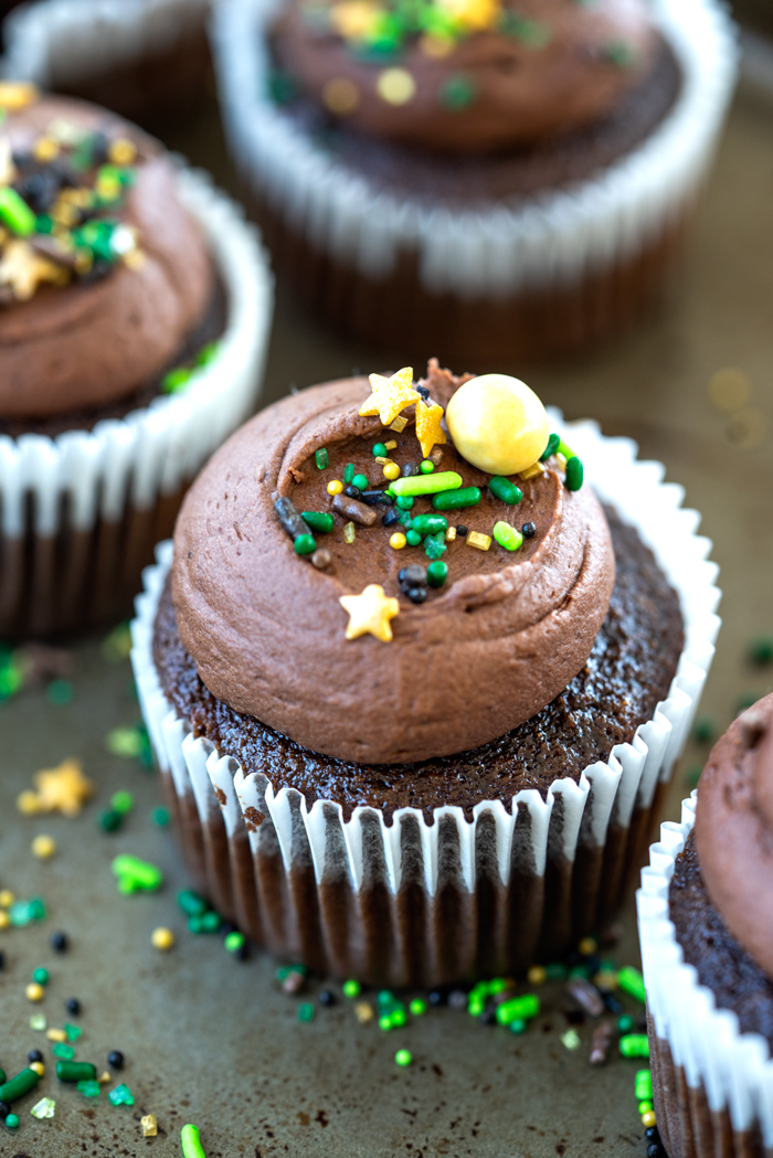 Super Moist Chocolate Mayonaise Cupcakes. Delicious chocolate cupcakes made with mayonnaise. | thesugarcoatedcottage.com #cupcakes #chocolate #dessert #buttercream 