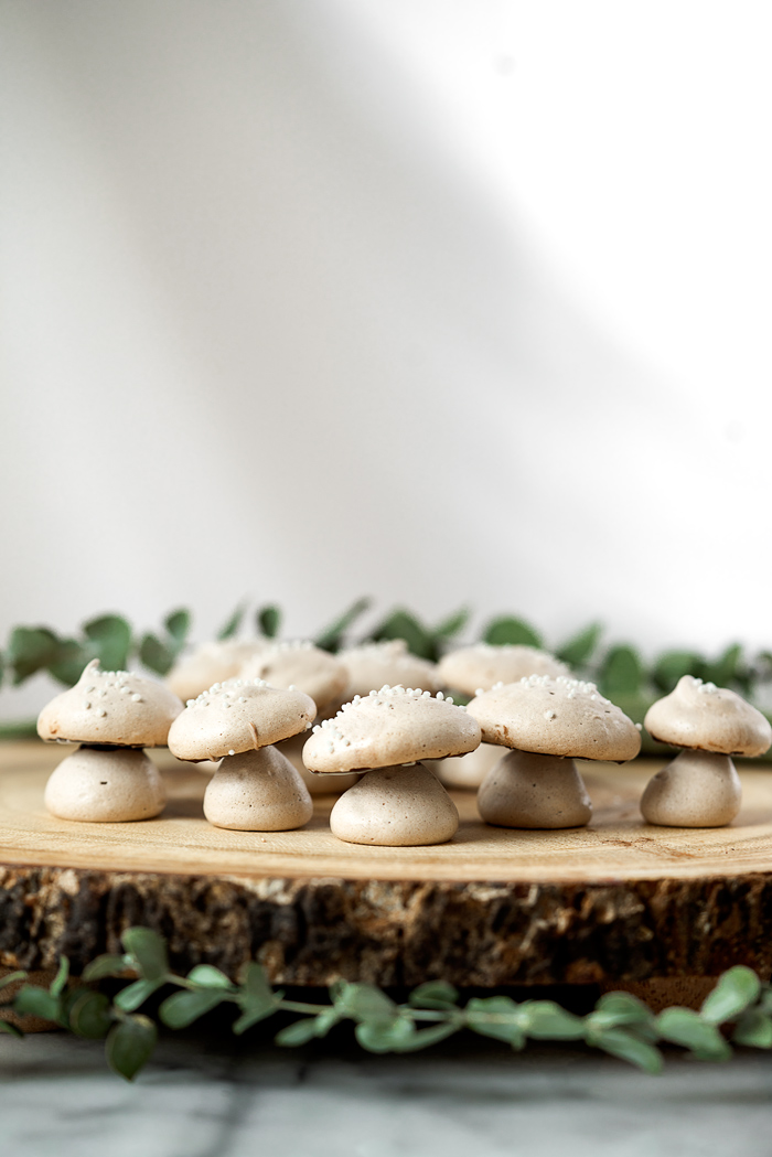 Sweet, edible, delicious meringue woodland mushrooms are great for decorating any dessert or to eat by themselves. #cakedecorating #meringuemushrooms