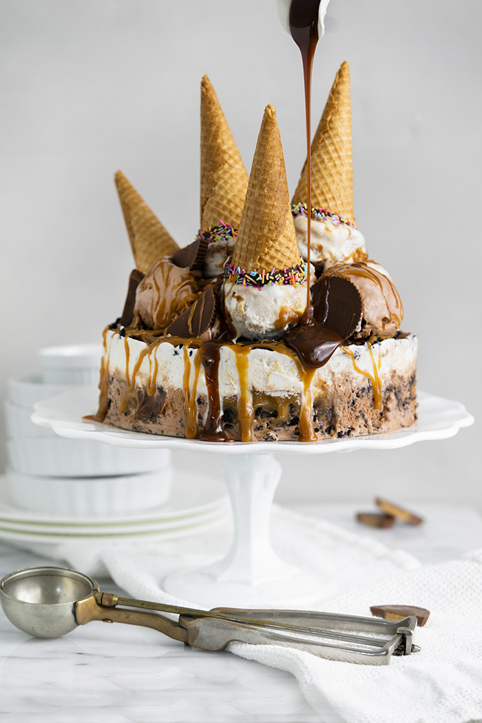 Peanut Butter Chocolate Ice Cream Cake. The easiest cake ever. #icecream #peanutbutter #cake #icecreamcake #vanilla #chocolate | thesugarcoatedcottage.com