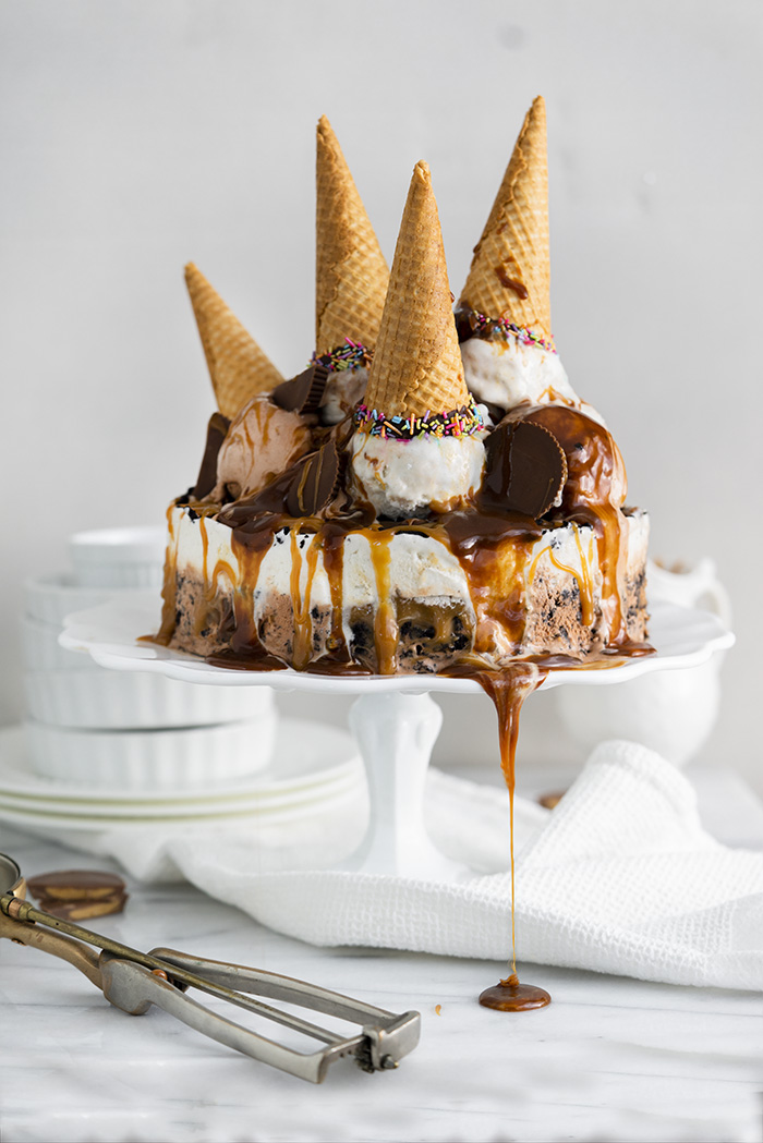 Peanut Butter Chocolate Ice Cream Cake. The easiest cake ever. #icecream #peanutbutter #cake #icecreamcake #vanilla #chocolate | thesugarcoatedcottage.com