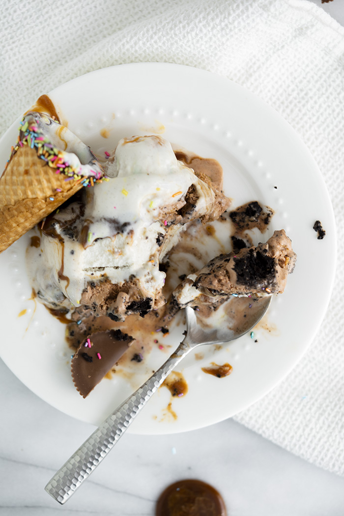Peanut Butter Chocolate Ice Cream Cake. The easiest cake ever. #icecream #peanutbutter #cake #icecreamcake #vanilla #chocolate | thesugarcoatedcottage.com